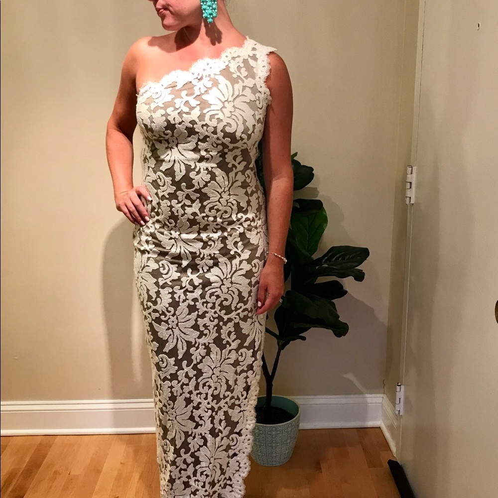 STUNNING Tadashi Shoji! Belle of the Ball 💎